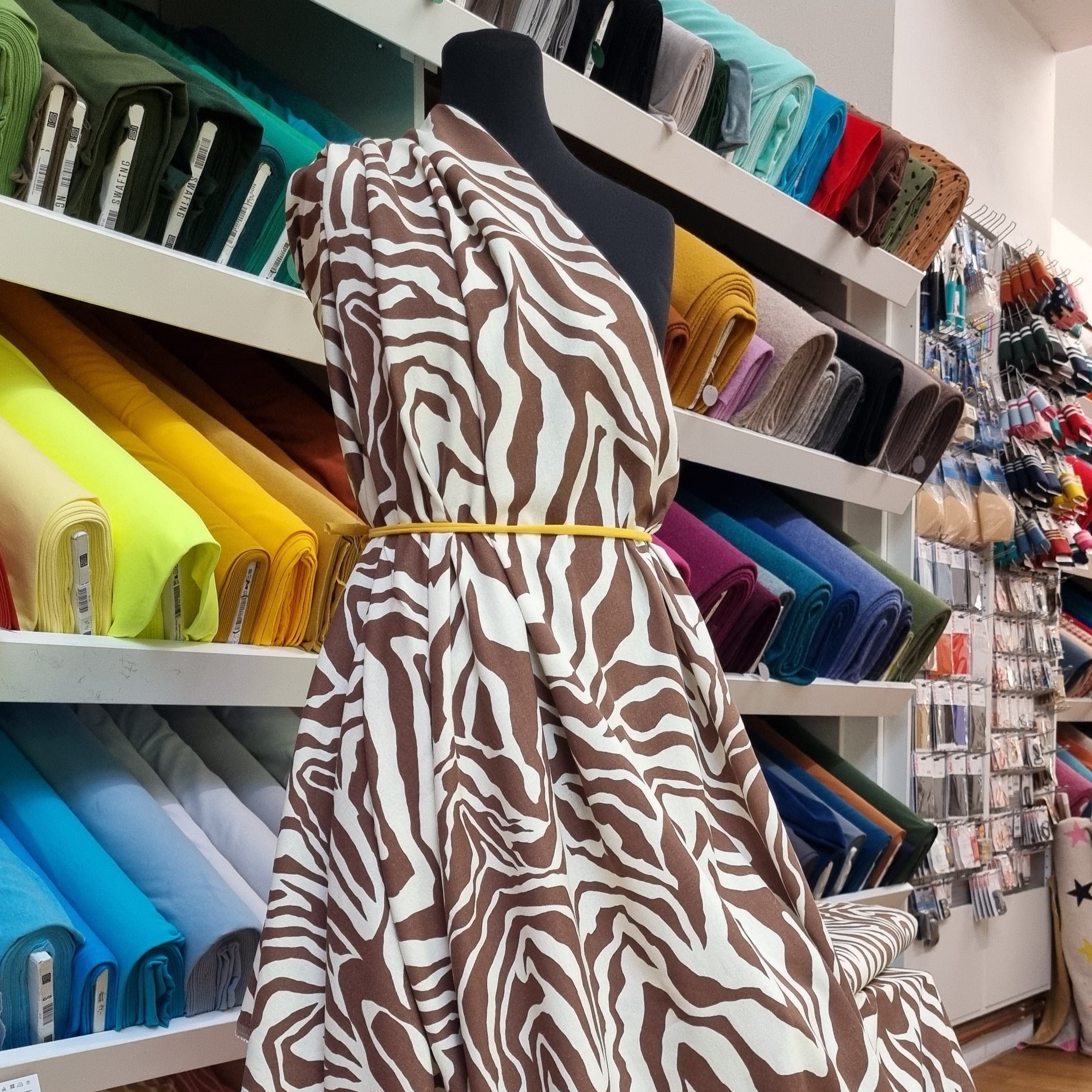 Animalprint auf Viskoseleinen Webstoff, neu Malu Stoffhaus - Nähschule - Atelier Malu - Stoffhaus