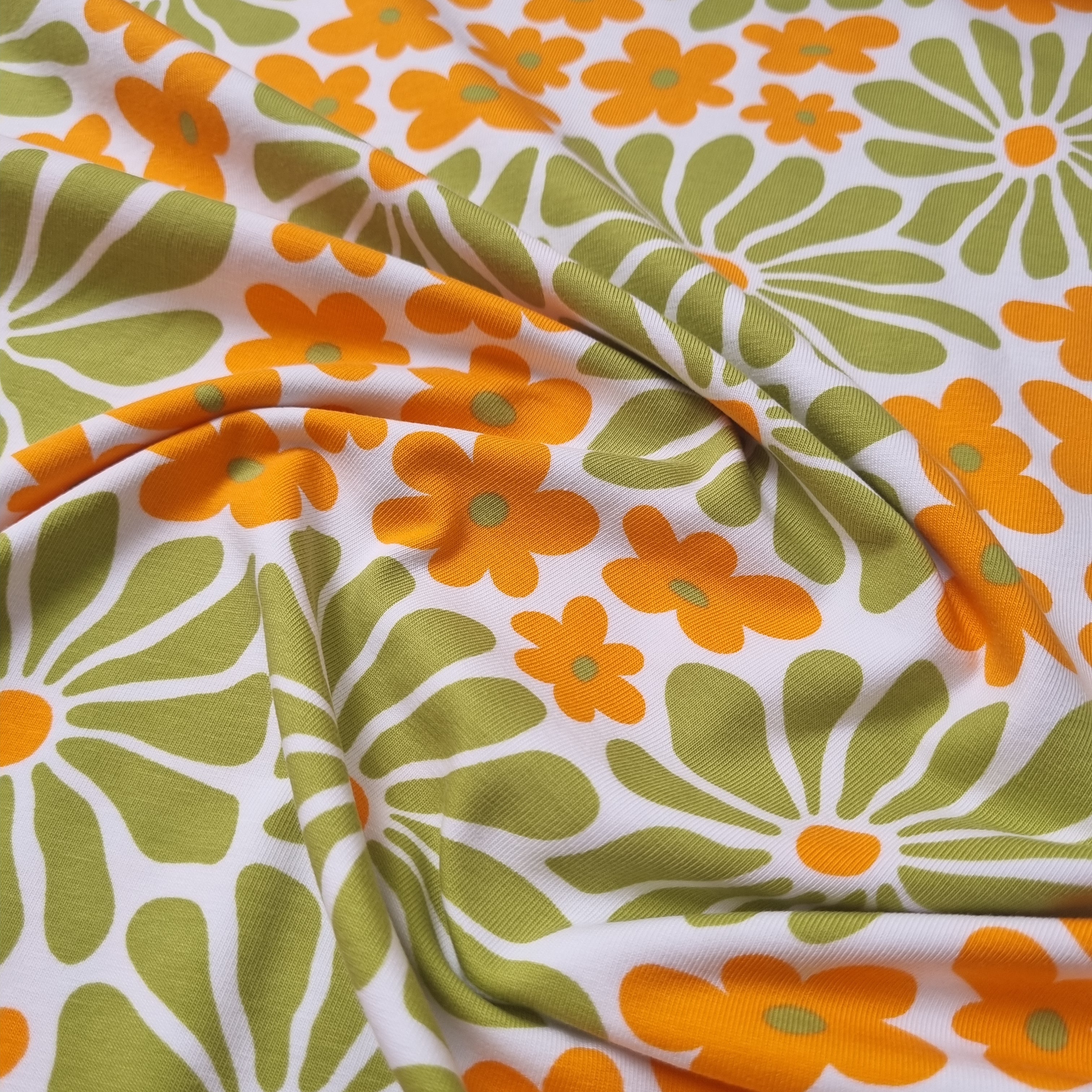 Baumwolljersey mit Retroblumen grün/orange jersey, neu Hemmers Itex Malu - Stoffhaus