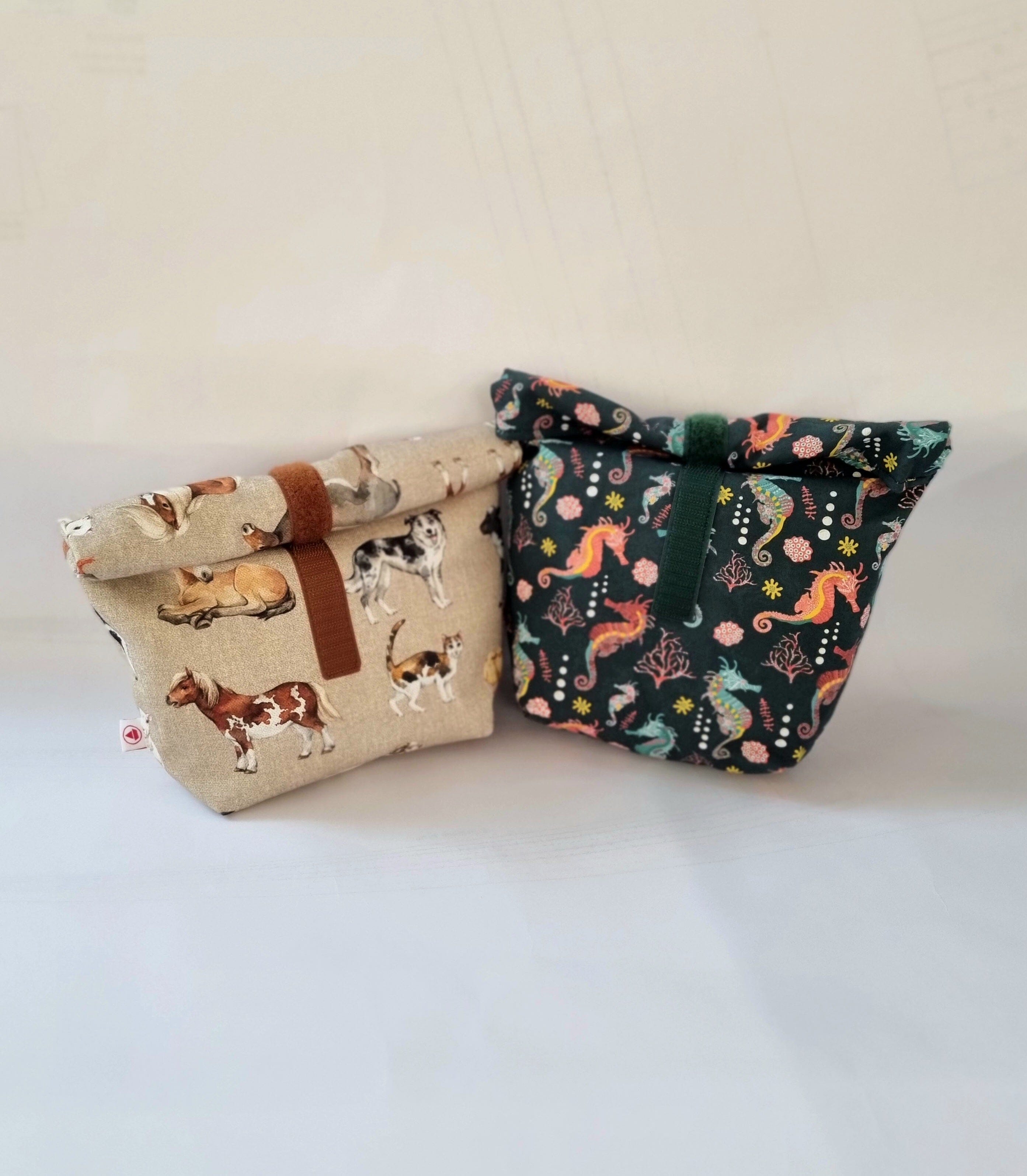 Zwei Lunchbags genäht in der Malu Nähschule, bei uns im Nähkurs kannst Du im Anfängerkurs Nähen lernen. An einfachen Projekten wie einem Utensilo machst Du Deine ersten Schritte an der Nähmaschine. Du nähst im Stoffladen, der beste Ort für Inspiration und Wohlgefühl.