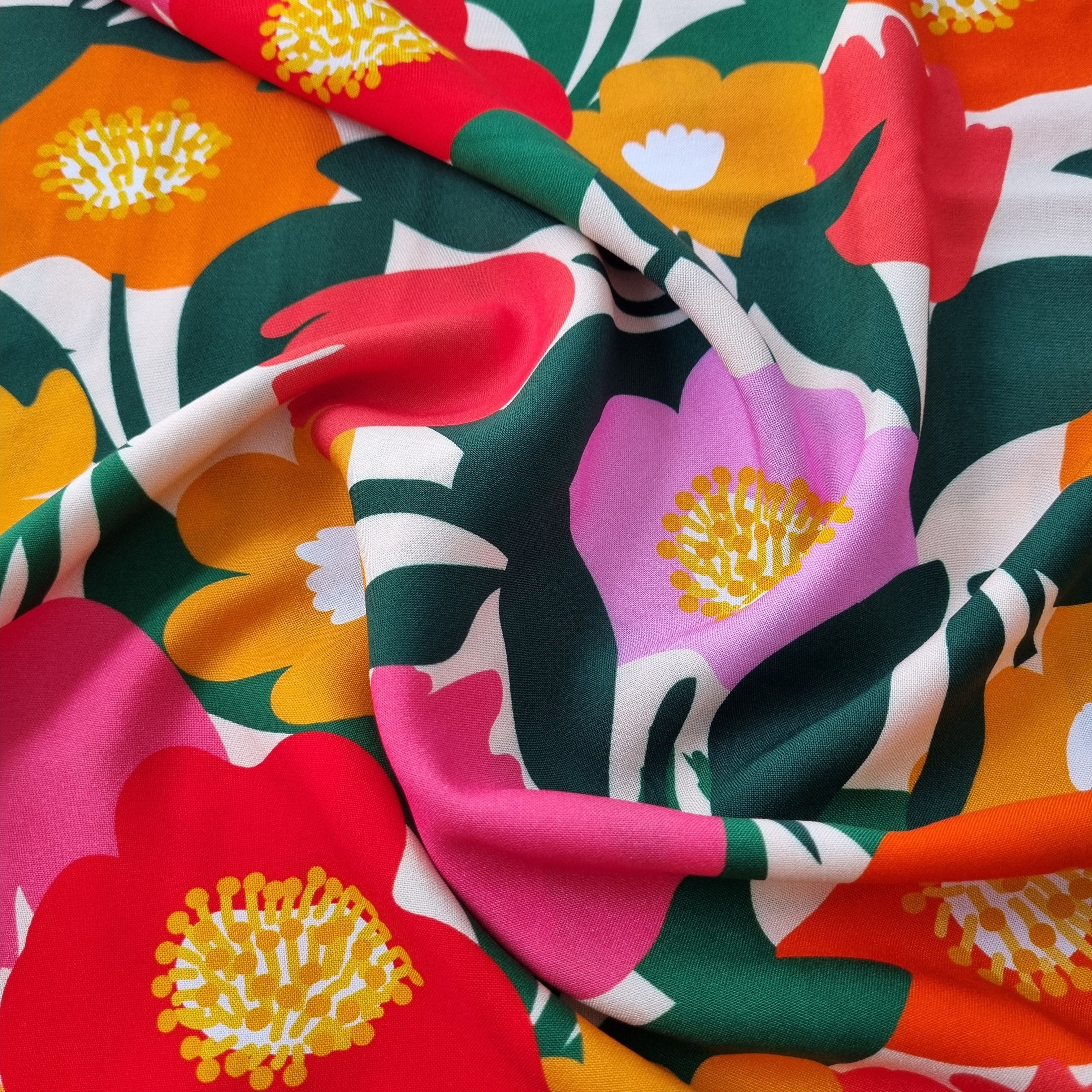 große Blumen auf Viskosewebstoff Viskosewebstoff, neu Domotex Malu - Stoffhaus