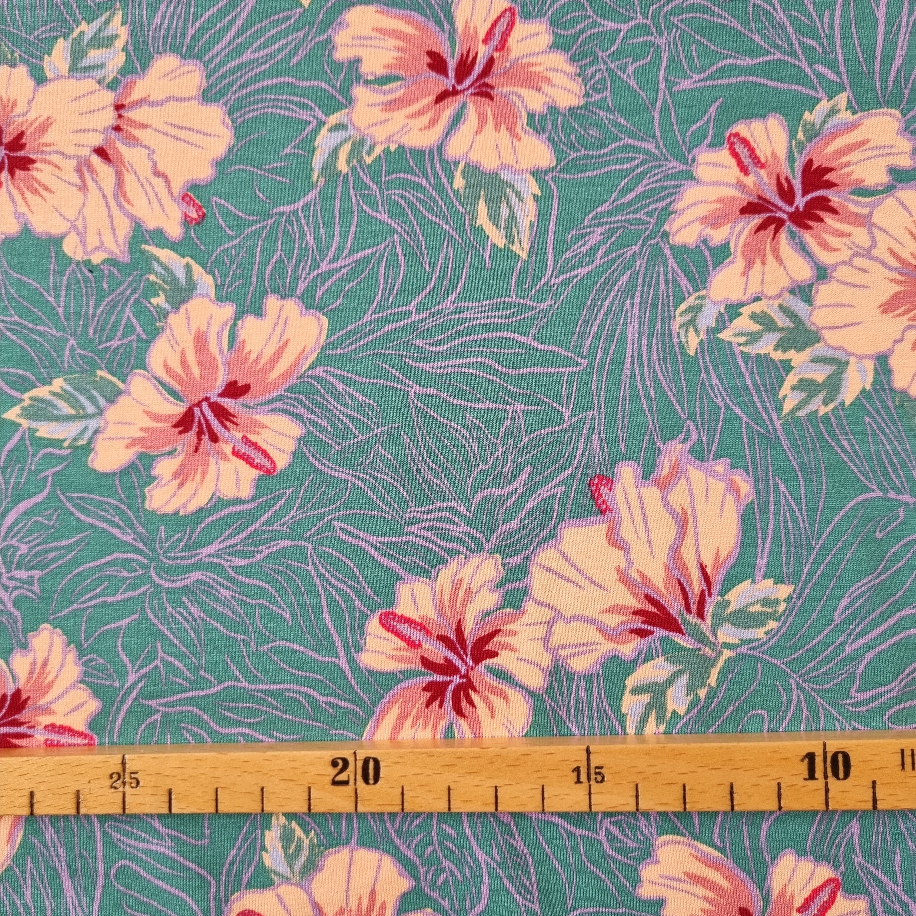 Hibiskusblüten auf Viskosejersey Sweat Katia Malu - Stoffhaus