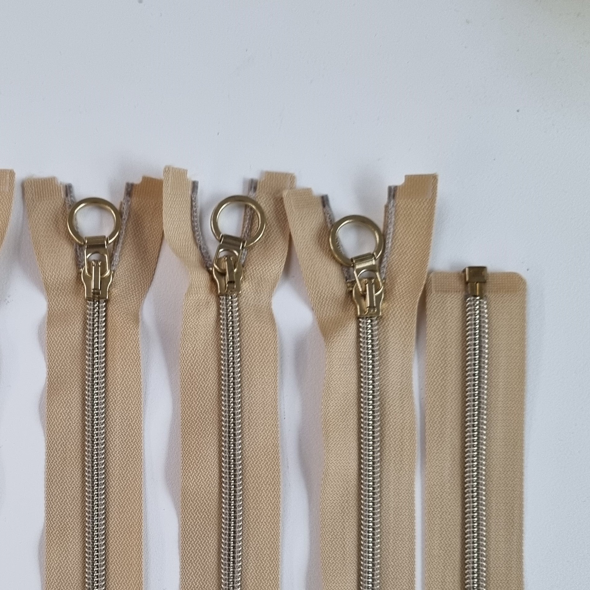 Jackenreißverschluß teilbar 5mm Spirale sand/gold Reißverschlüsse VENO Malu - Stoffhaus