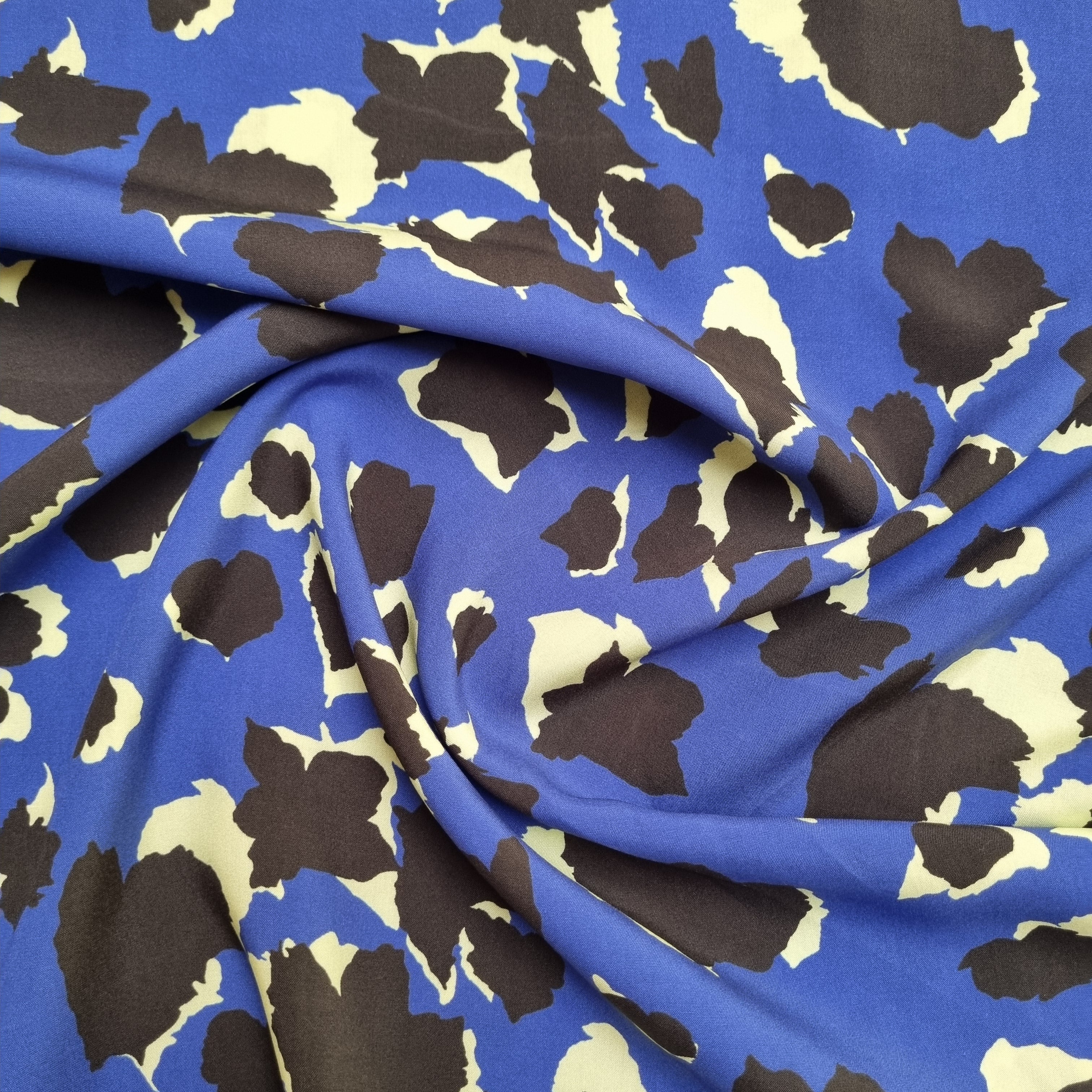 Leoprint blau auf Viskosewebstoff Viskosewebstoff, neu Malu Stoffhaus Malu - Stoffhaus
