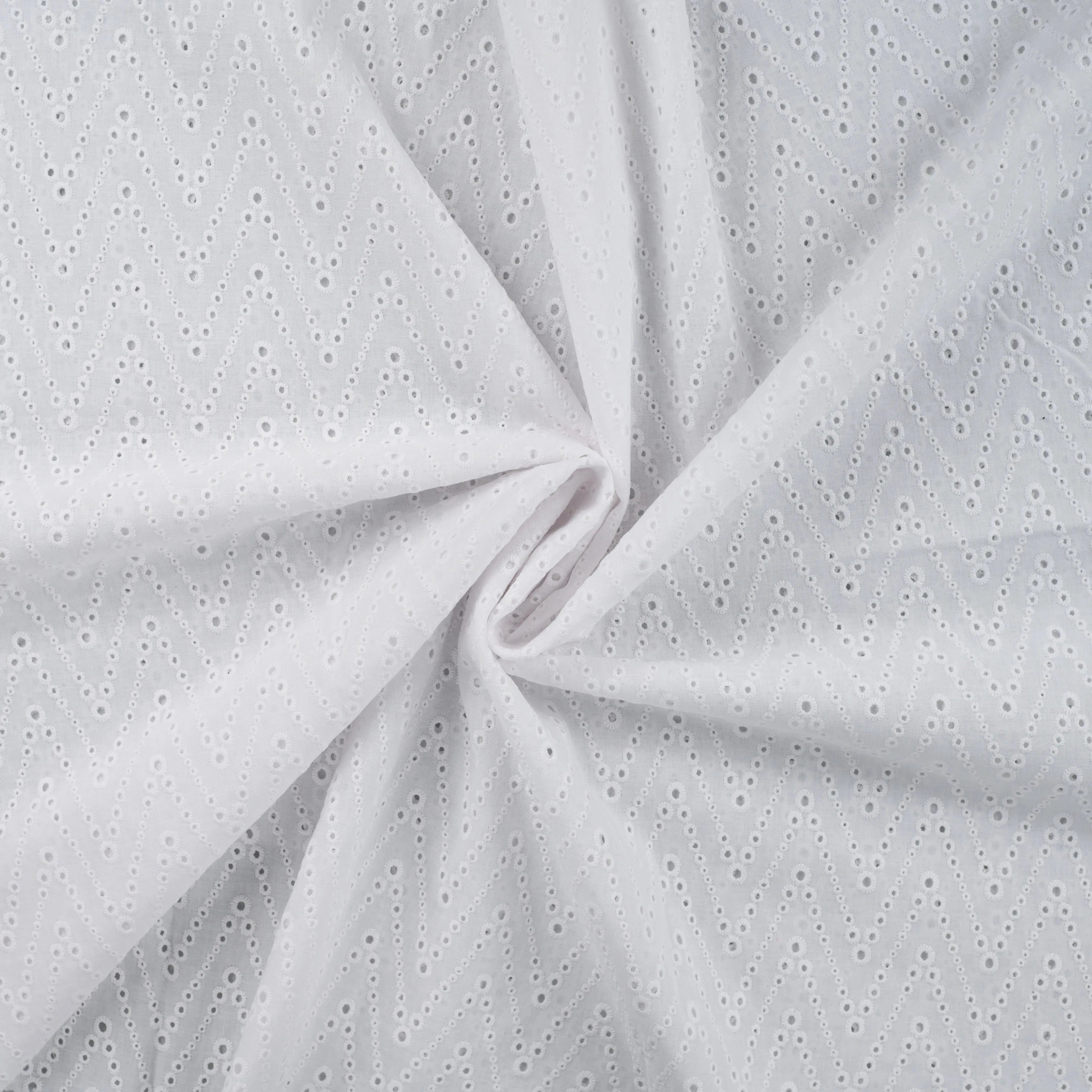 Lochstickerei in Baumwollwebstoff zwei Farben Webstoff, neu Malu Stoffhaus - Nähschule - Atelier weiß 500 Malu - Stoffhaus