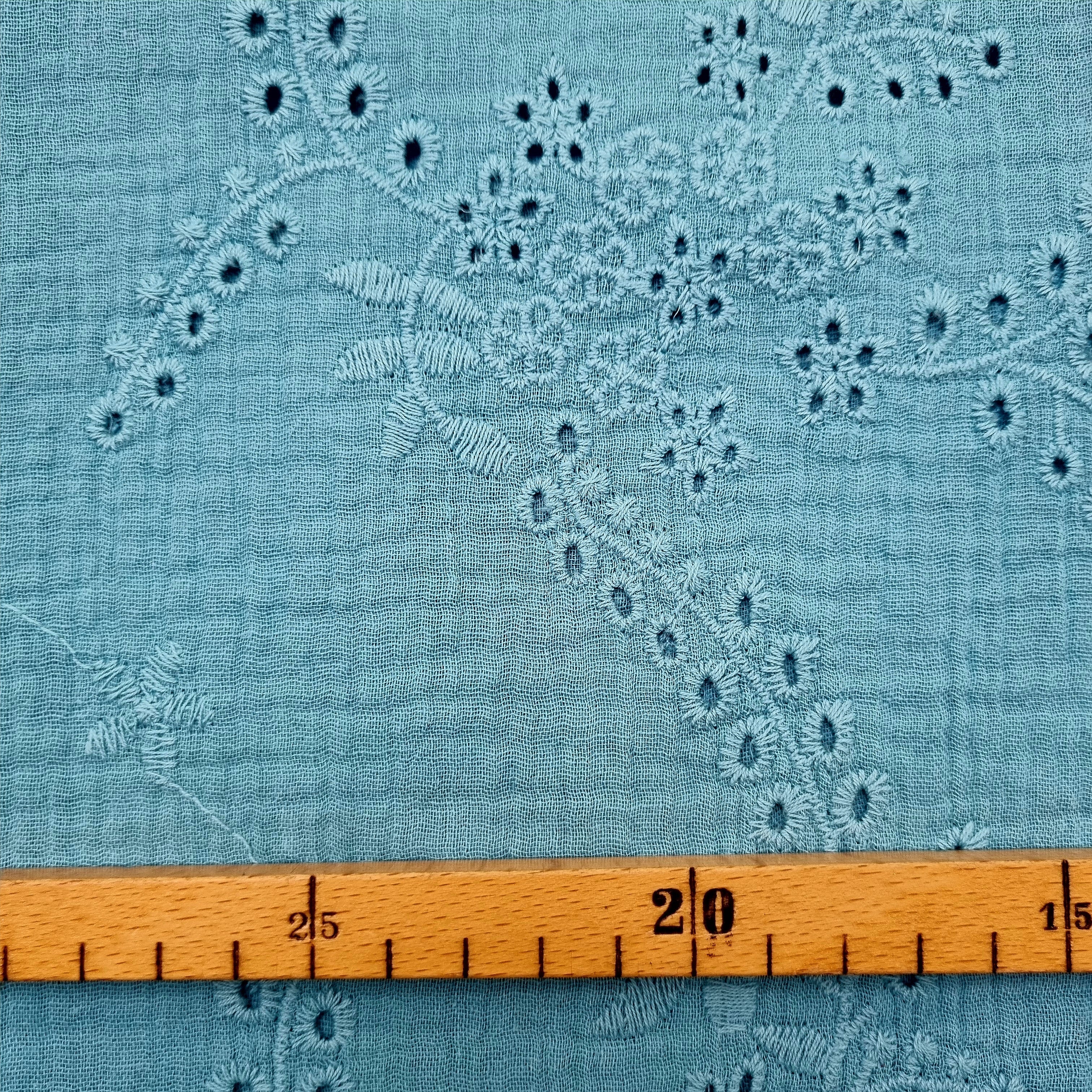 Musselin mit Lochstickerrei türkis Musselin, neu Malu Stoffhaus - Nähschule - Atelier Malu - Stoffhaus