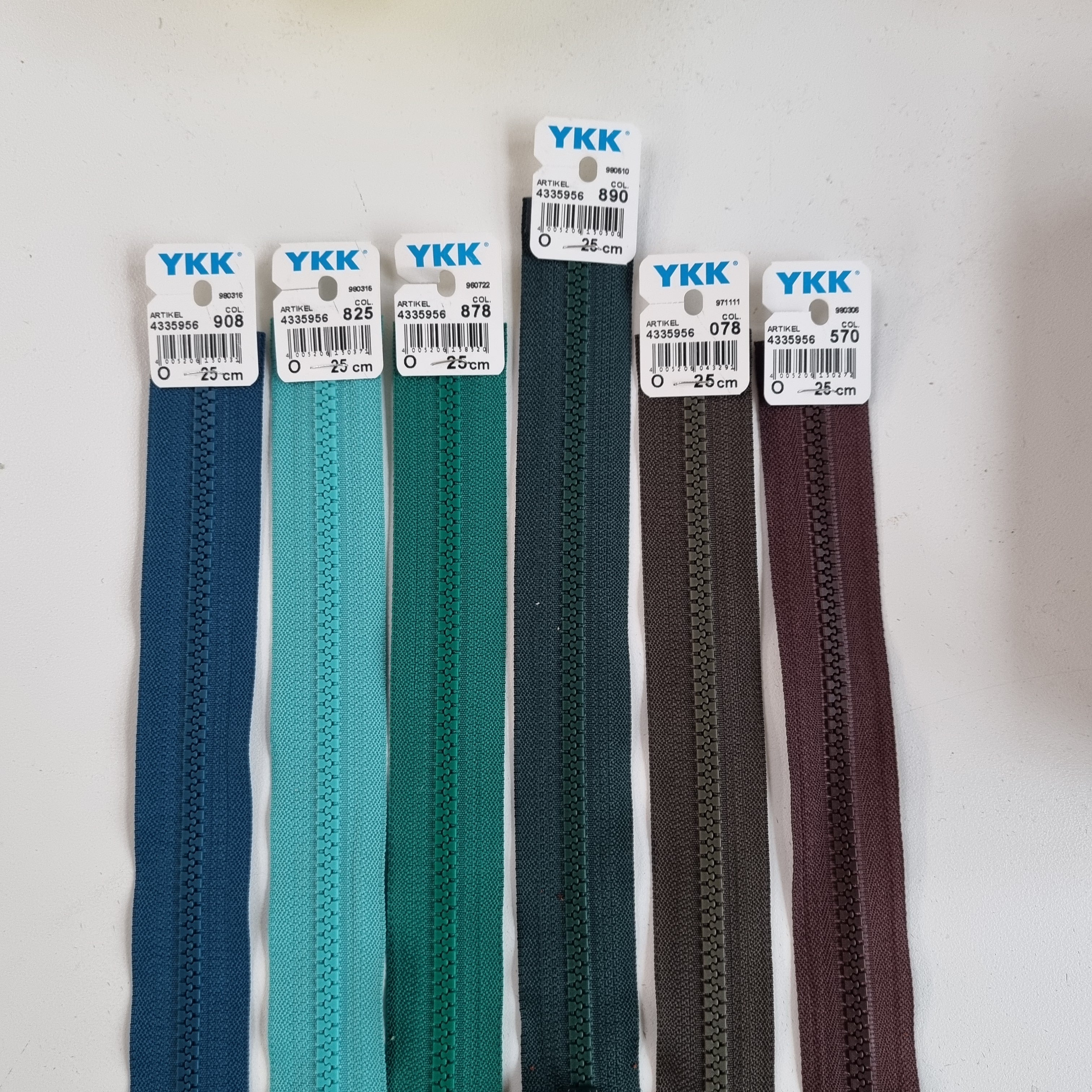 Plastikreißverschluß teilbar 5mm dunkelgrün Reißverschlüsse YKK Malu - Stoffhaus