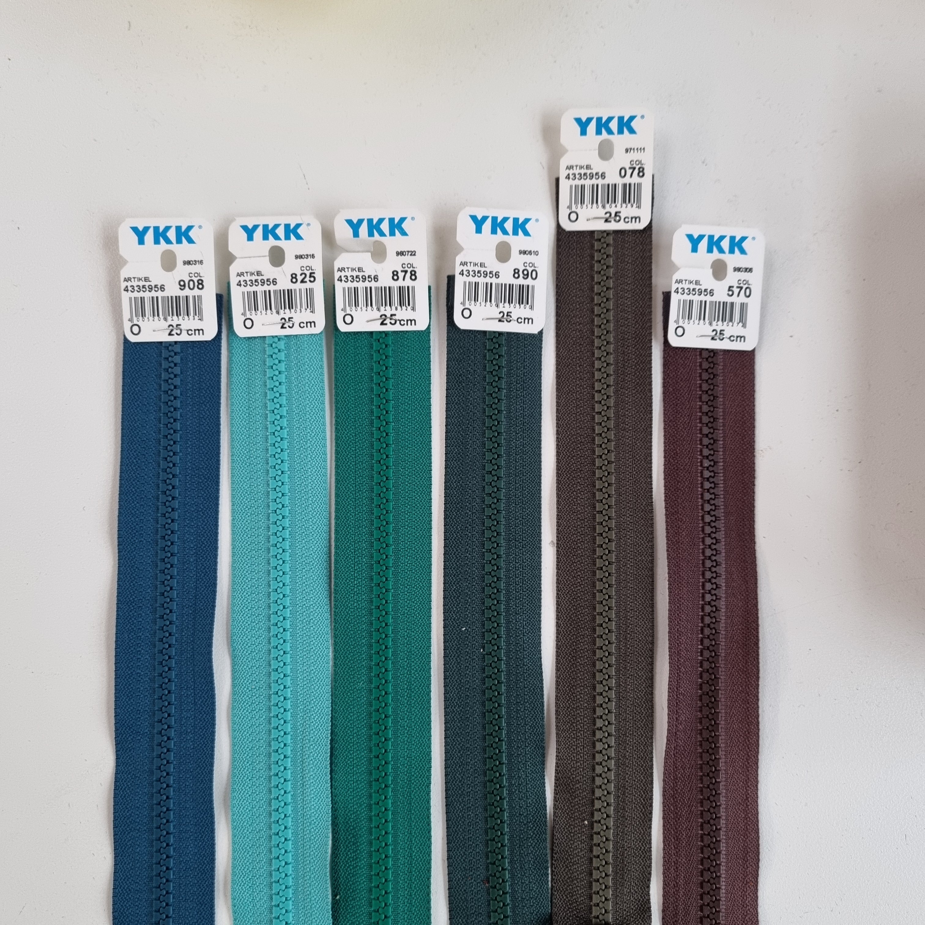 Plastikreißverschluß teilbar 5mm dunkeloliv Reißverschlüsse YKK Malu - Stoffhaus