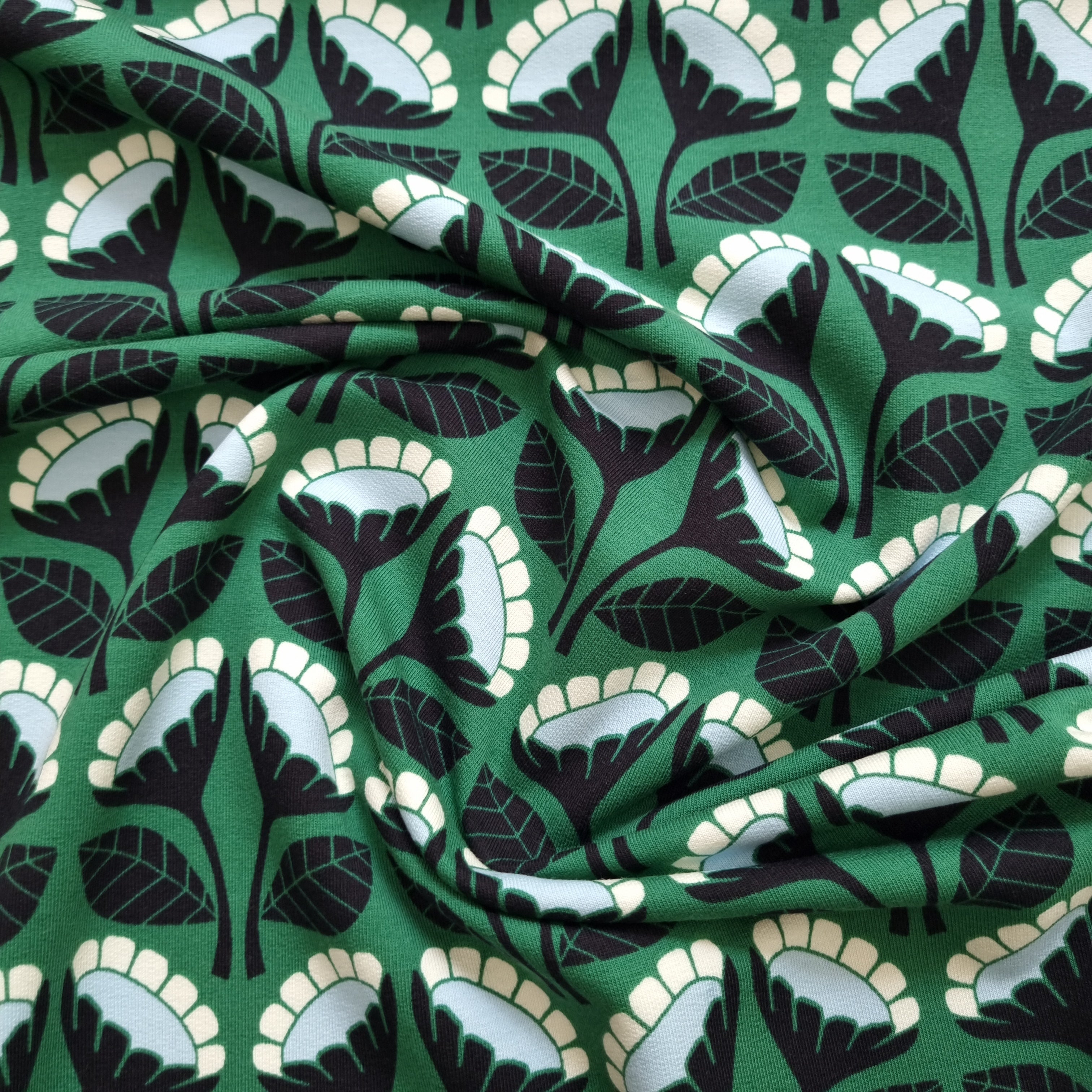 Retroblumen tannefarben auf French Terry Sweat, neu Malu Stoffhaus - Nähschule - Atelier Malu - Stoffhaus