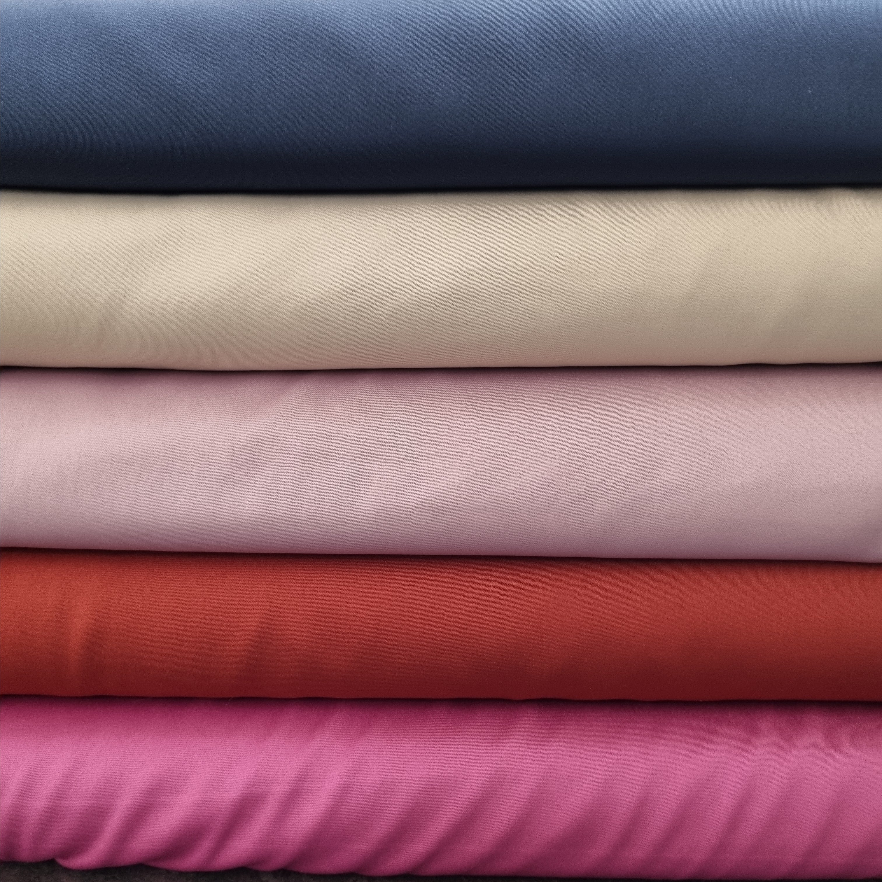Satin uni verschiedene Farben Webstoff, neu Malu Stoffhaus - Nähschule - Atelier Malu - Stoffhaus
