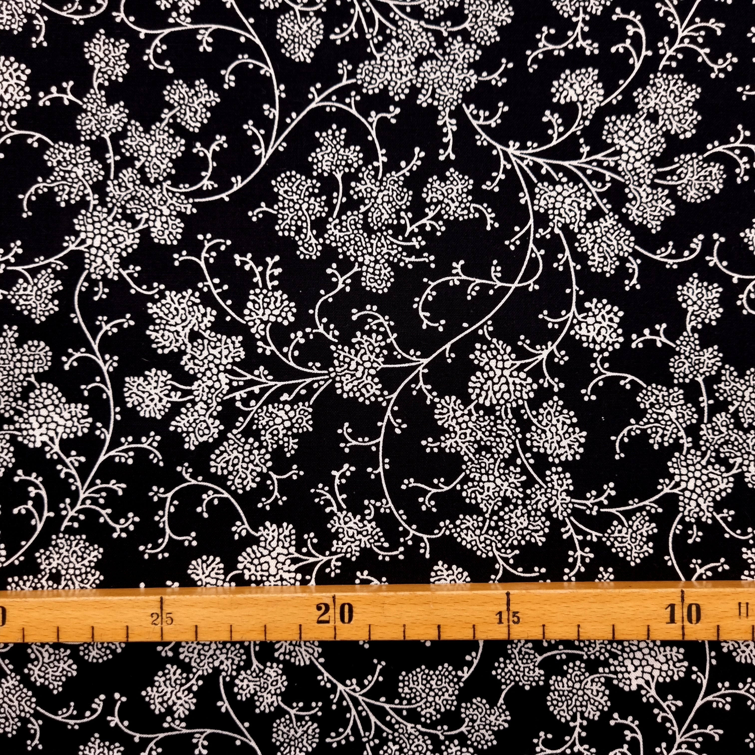 schwarz/weiß Blumenranken Webstoff Malu Stoffhaus Malu - Stoffhaus