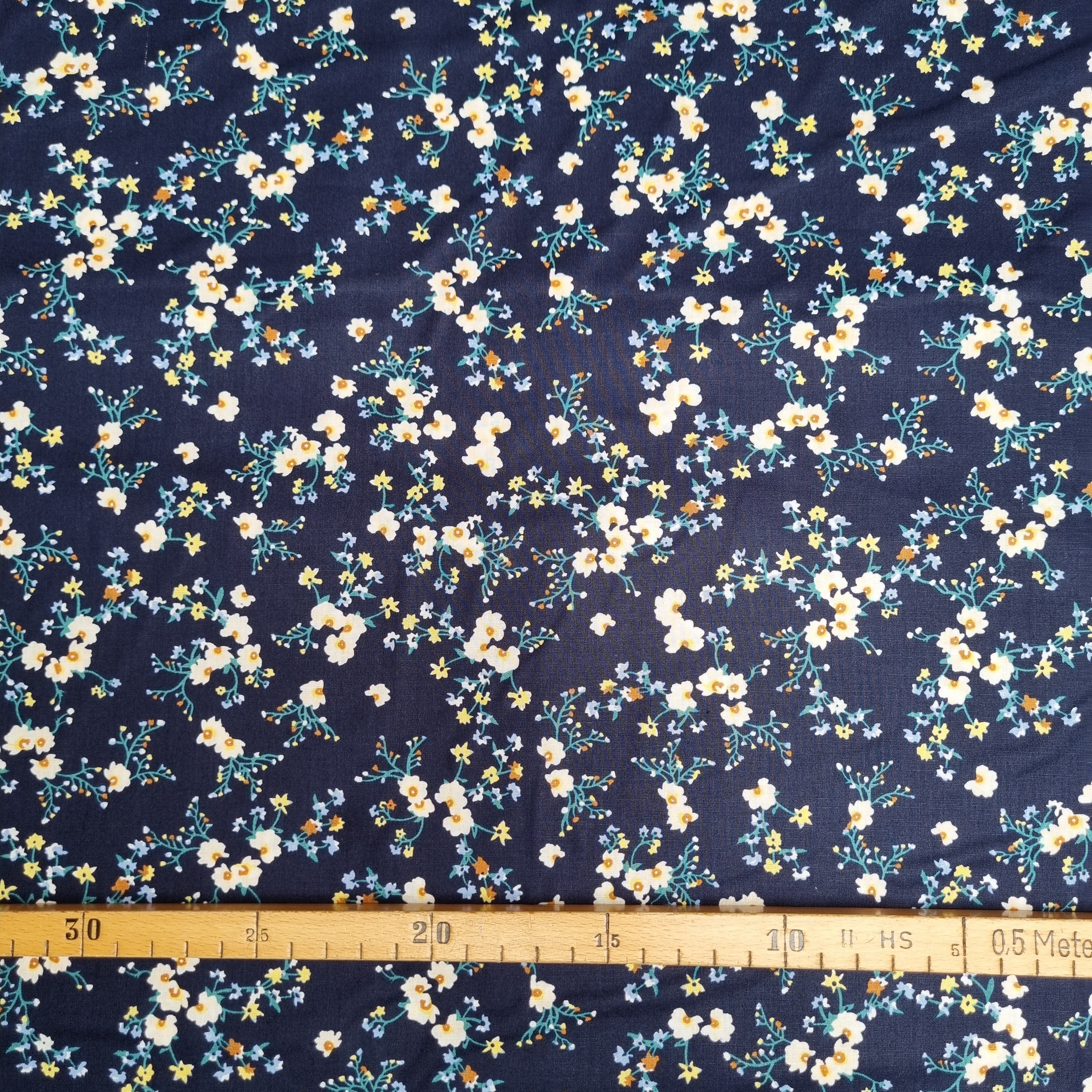 Streublümchen auf dunkelblauem Grund Baumwollpopeline Webstoff Malu Stoffhaus Malu - Stoffhaus