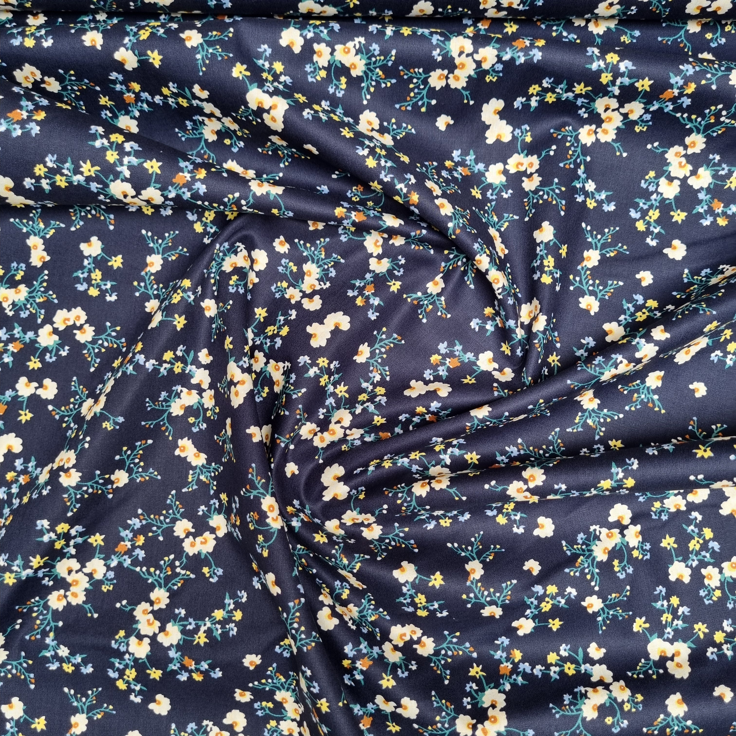 Streublümchen auf dunkelblauem Grund Baumwollpopeline Webstoff Malu Stoffhaus Malu - Stoffhaus