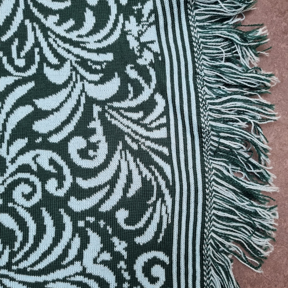 superweicher Merino Jaquard Feinstrick hellblau/tanne Feinstrick Toptex Malu - Stoffhaus