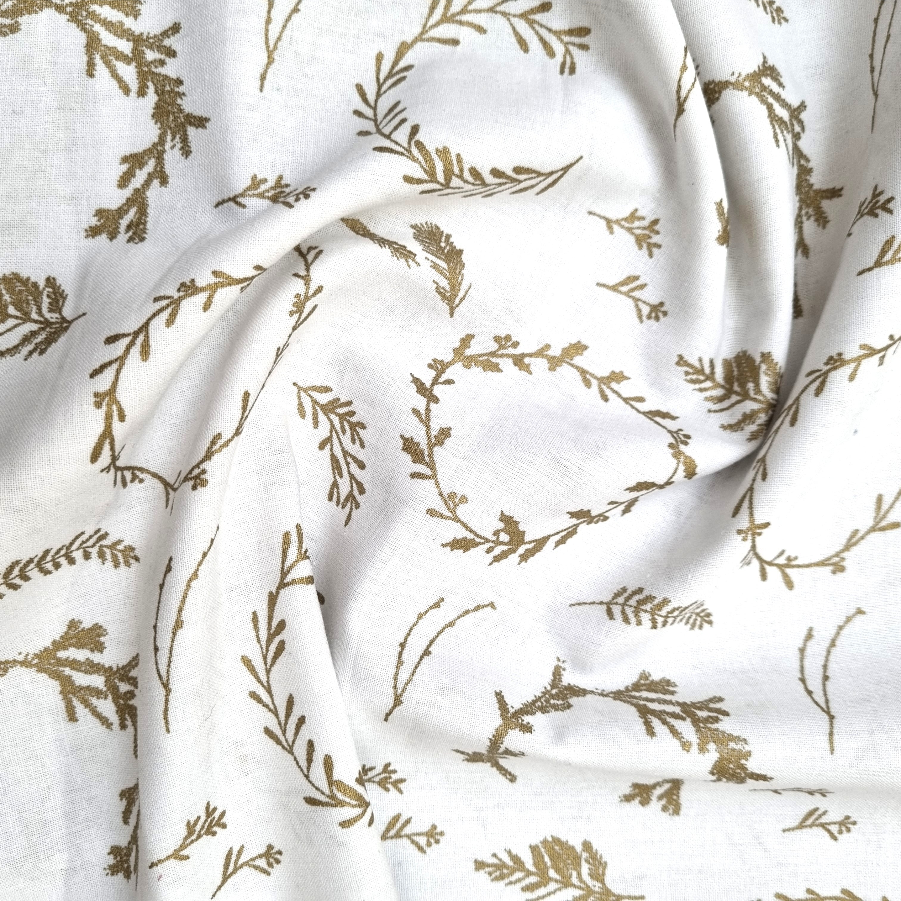 Weihnachtsdruck Kränze in Gold Webstoff Rico Malu - Stoffhaus