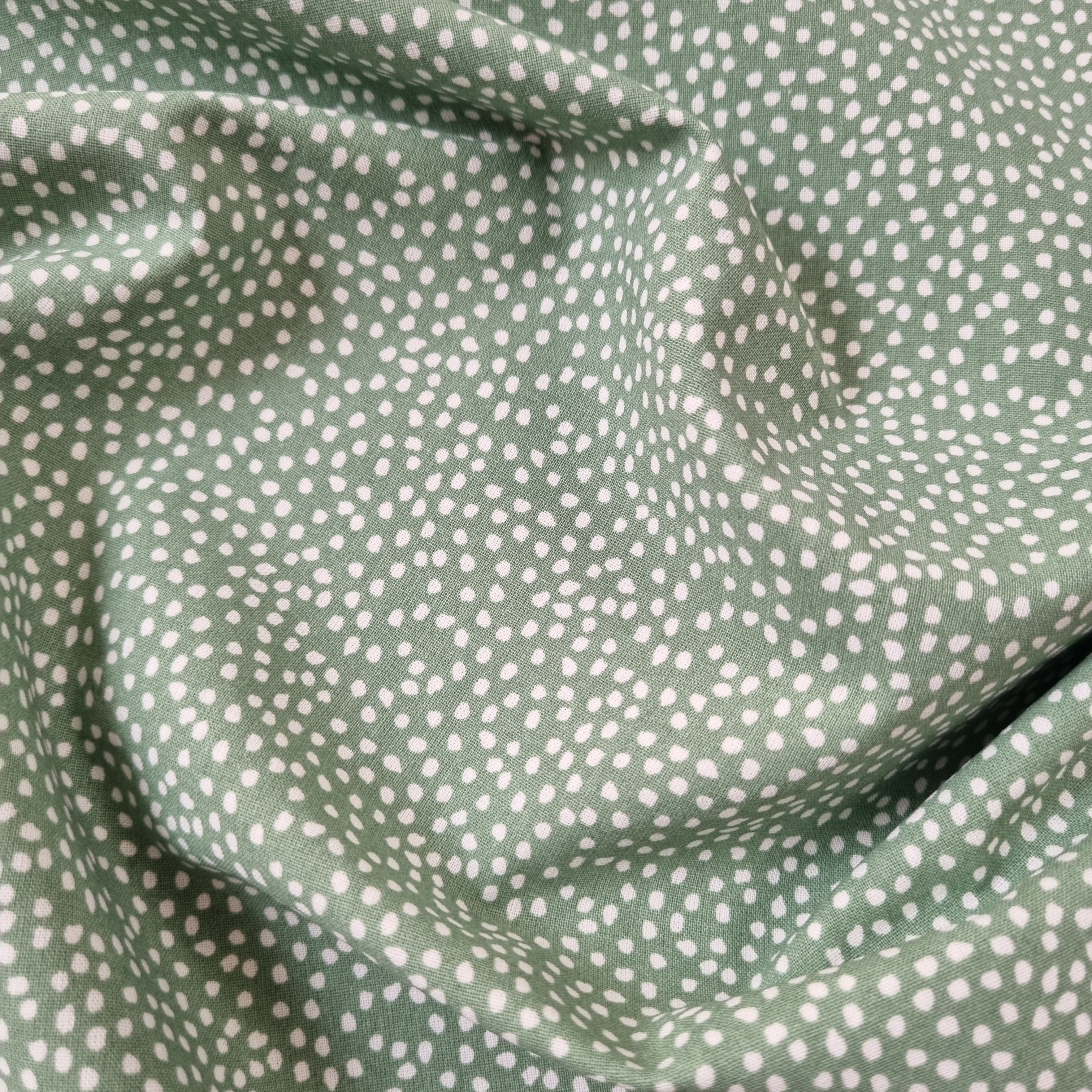 weiße Pünktchen auf hellgrünem Baumwollwebstoff Baumwollwebstoff, neu Domotex Malu - Stoffhaus