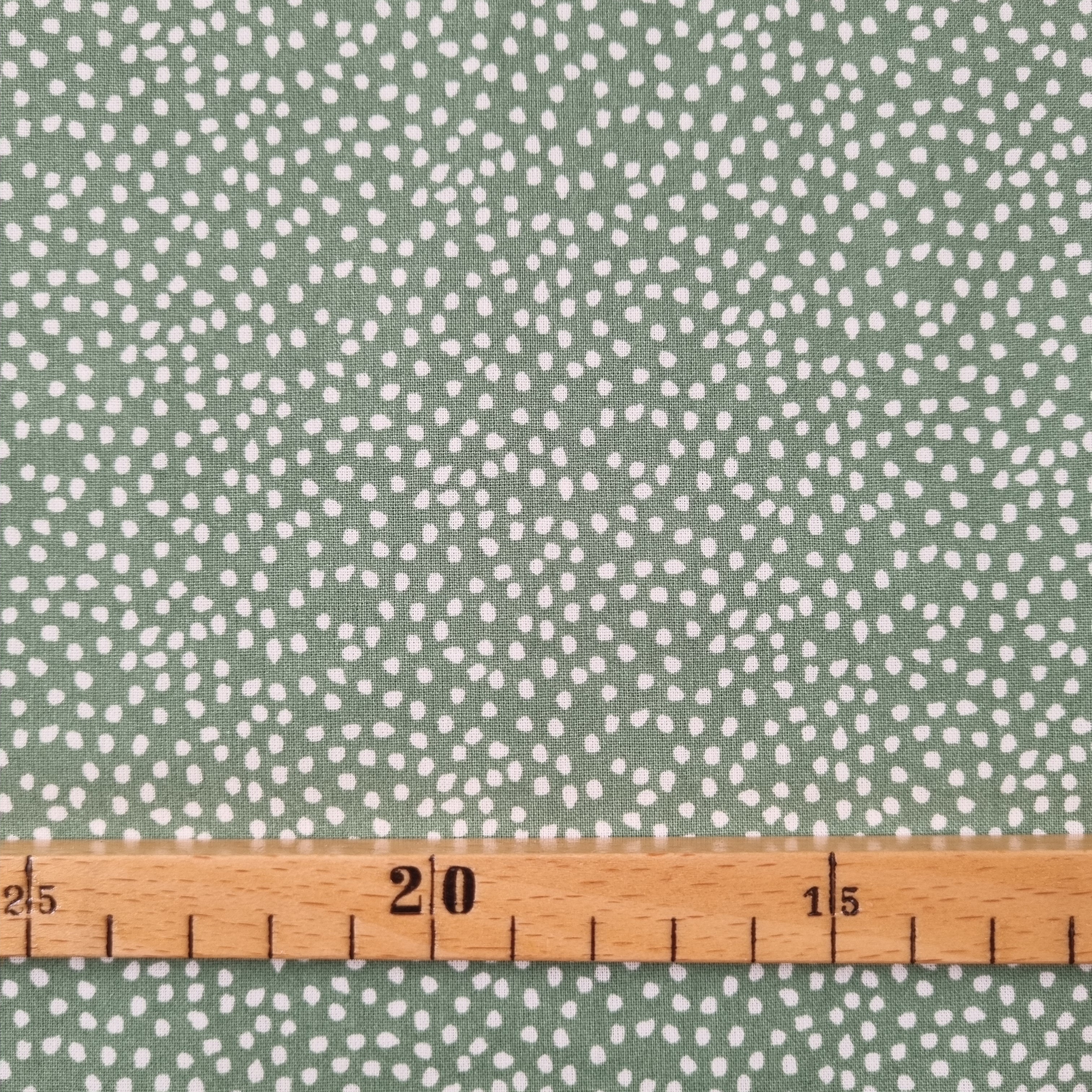 weiße Pünktchen auf hellgrünem Baumwollwebstoff Baumwollwebstoff, neu Domotex Malu - Stoffhaus