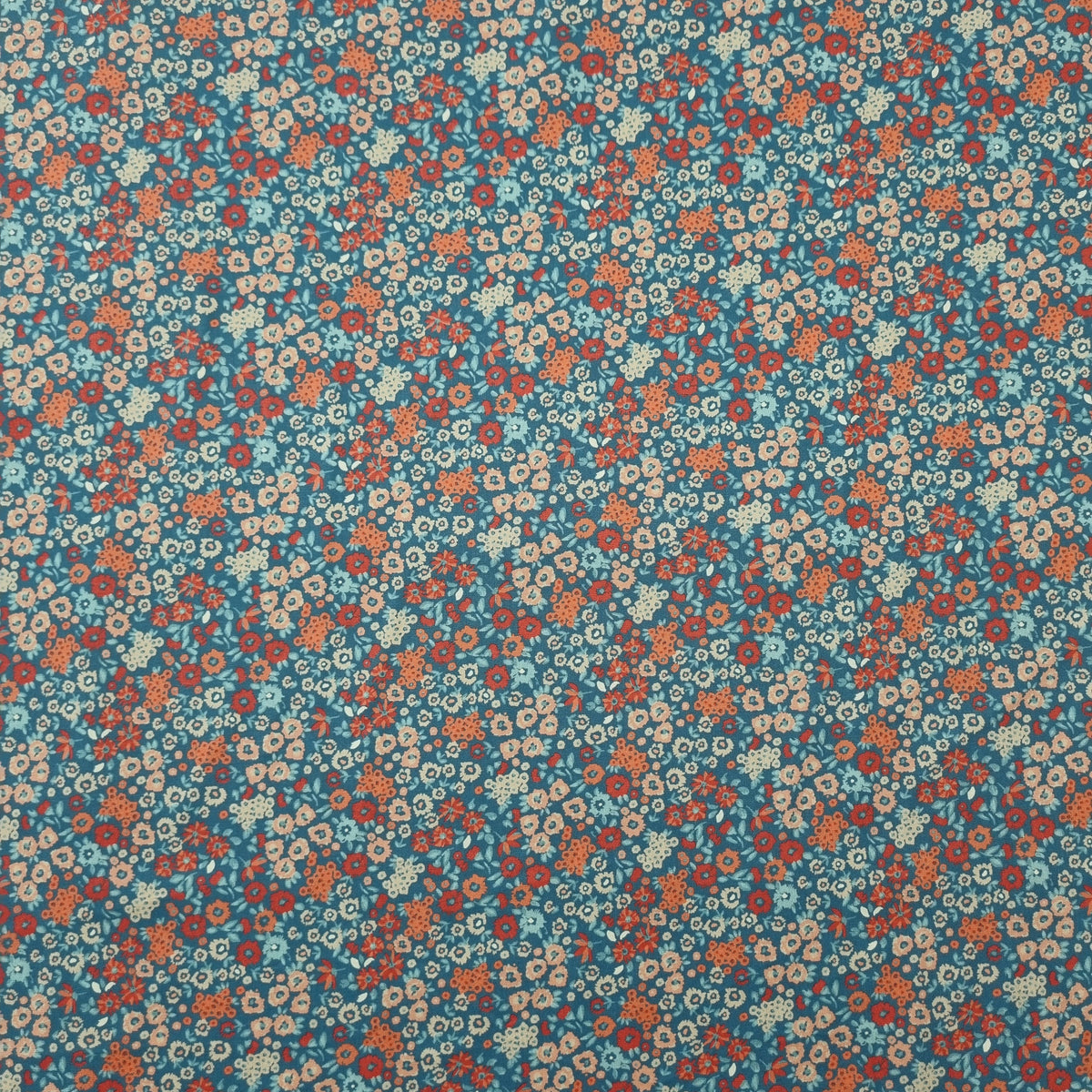 rot/rosa Blüten auf jeansblauer Baumwollpopeline