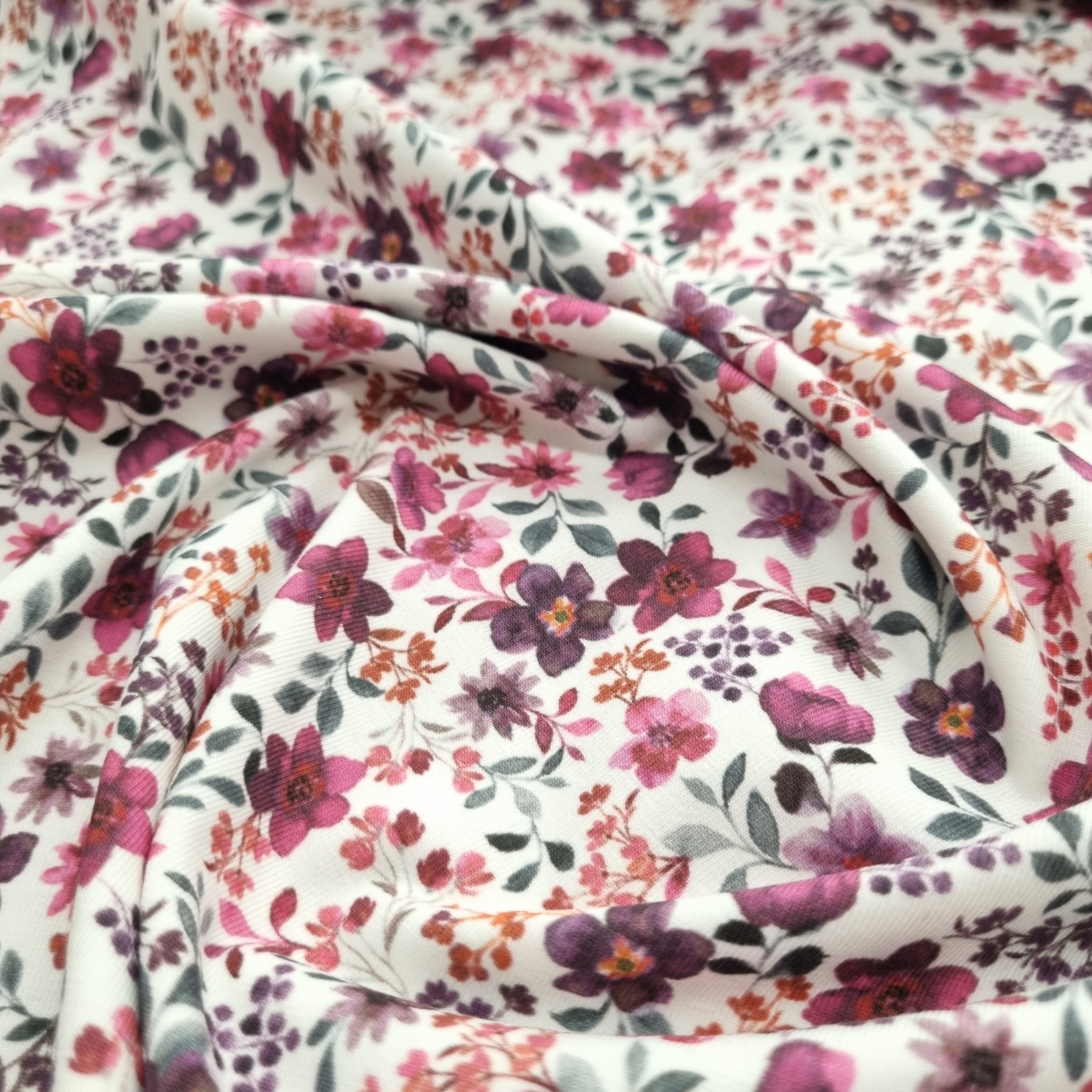 feines Blumenmuster auf Biobaumwolljersey (GOTS) jersey, neu Verhees Malu - Stoffhaus