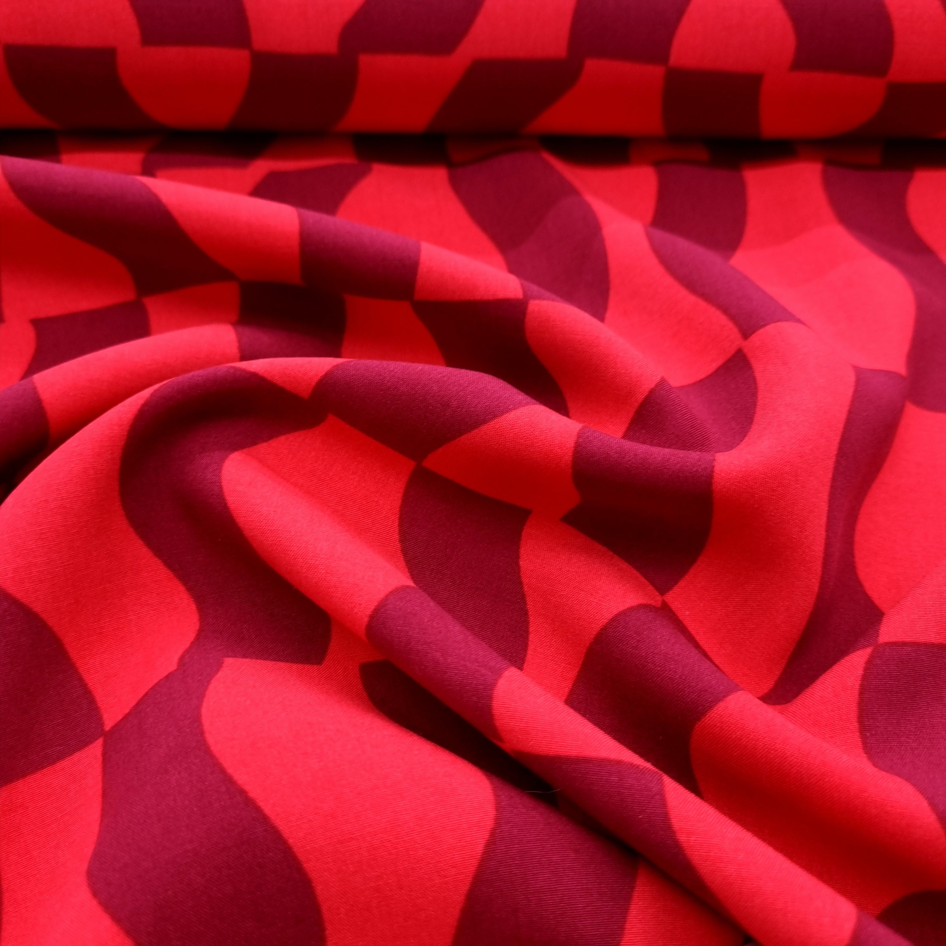 grafisches Muster rot/dunkelrot Ecovero Viscose Viskosewebstoff, neu Verhees Malu - Stoffhaus