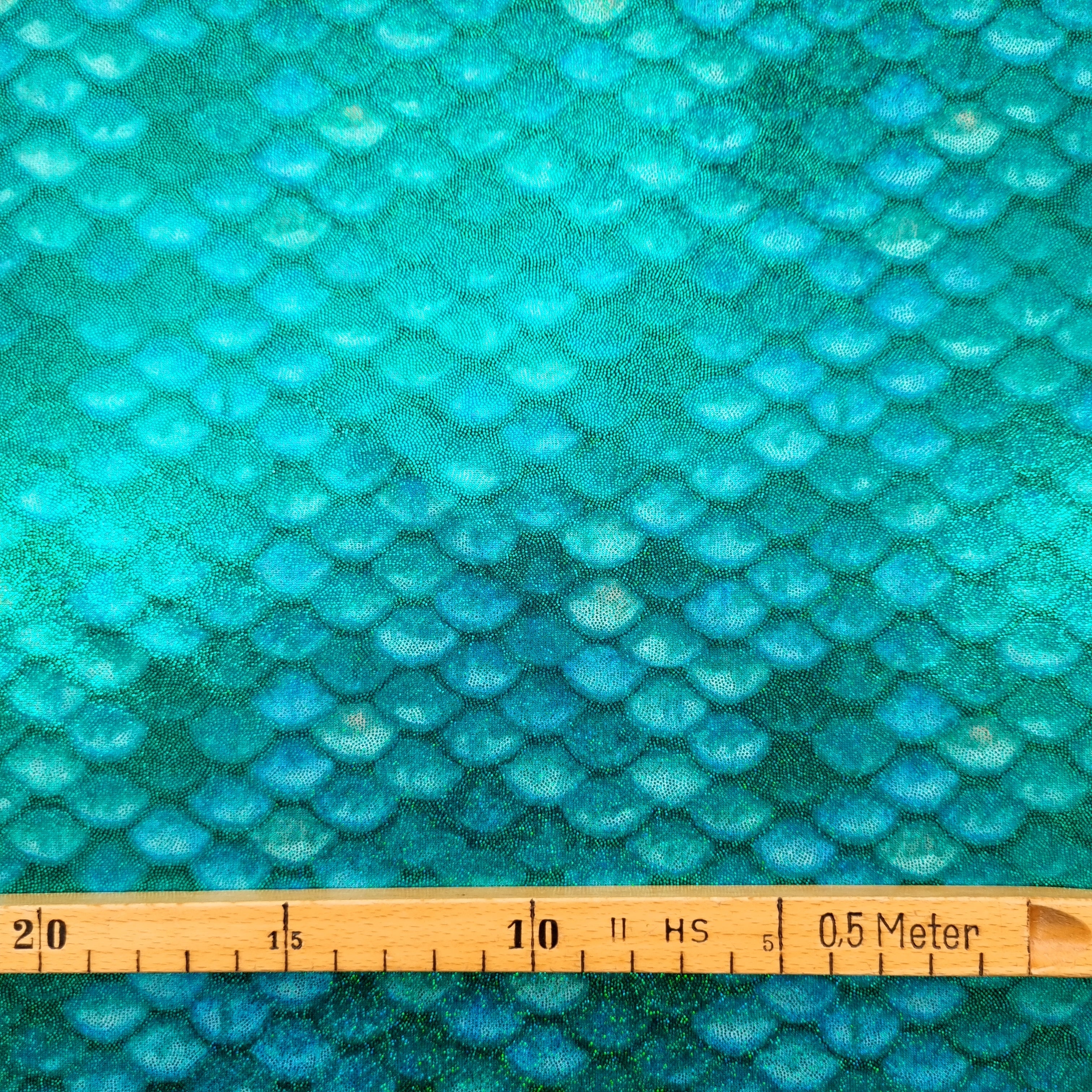 grün schillernder Schuppenjersey jersey, neu Hemmers Itex Malu - Stoffhaus