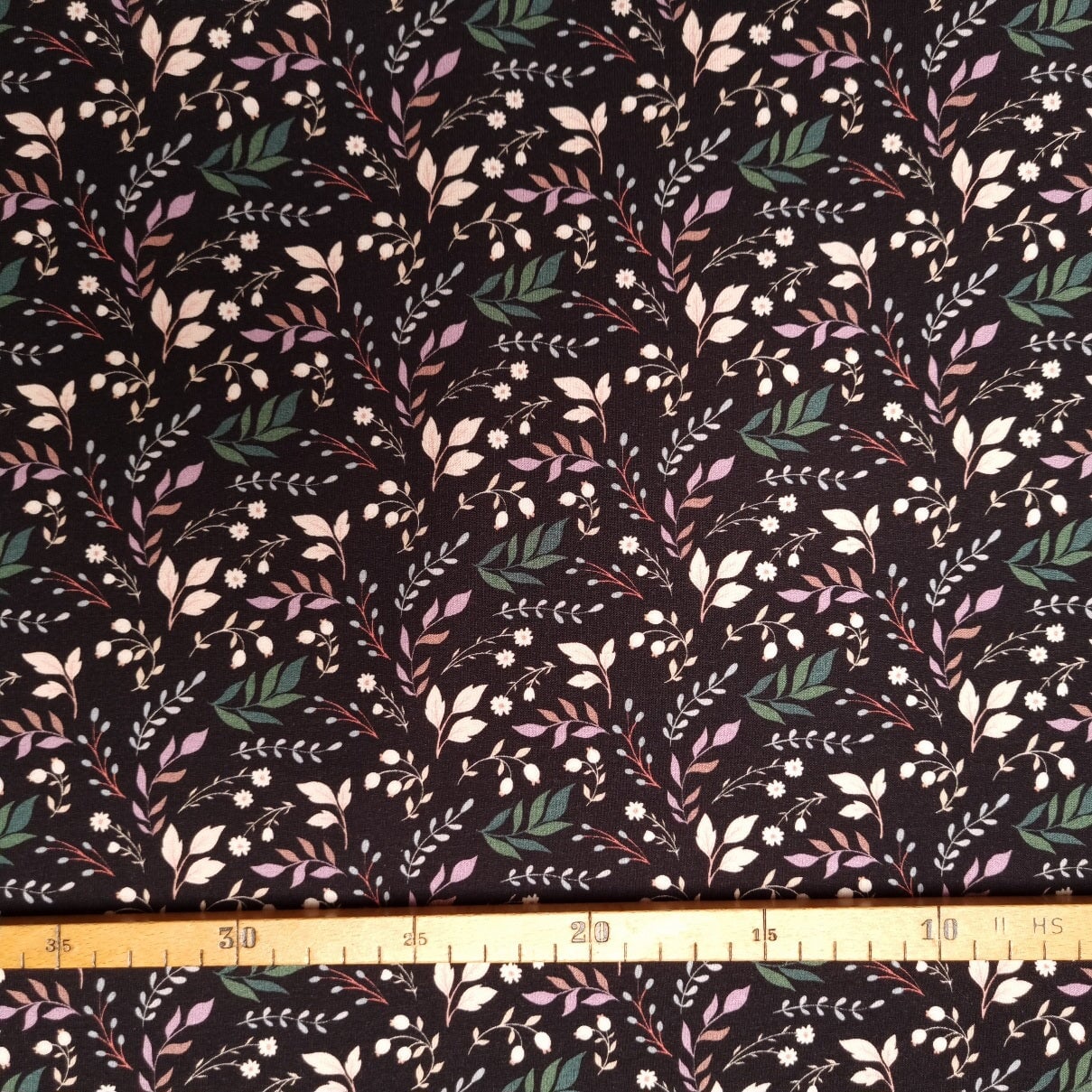 kleine Blümchen auf schwarzem Baumwolljersey jersey, neu Swafing Malu - Stoffhaus