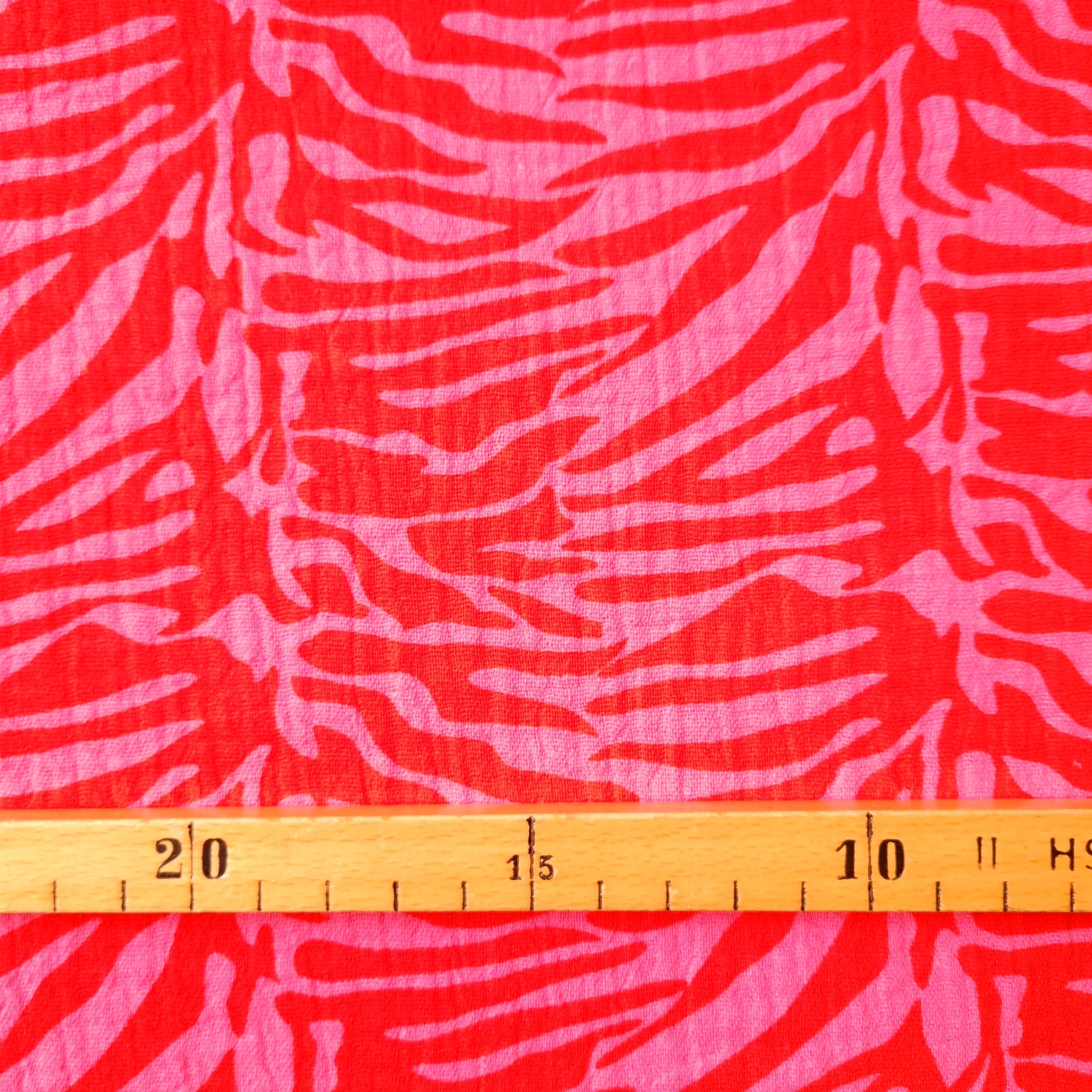 Musselin mit Tigerdruck rot/pink Musselin, neu Marin & Carbonell Malu - Stoffhaus