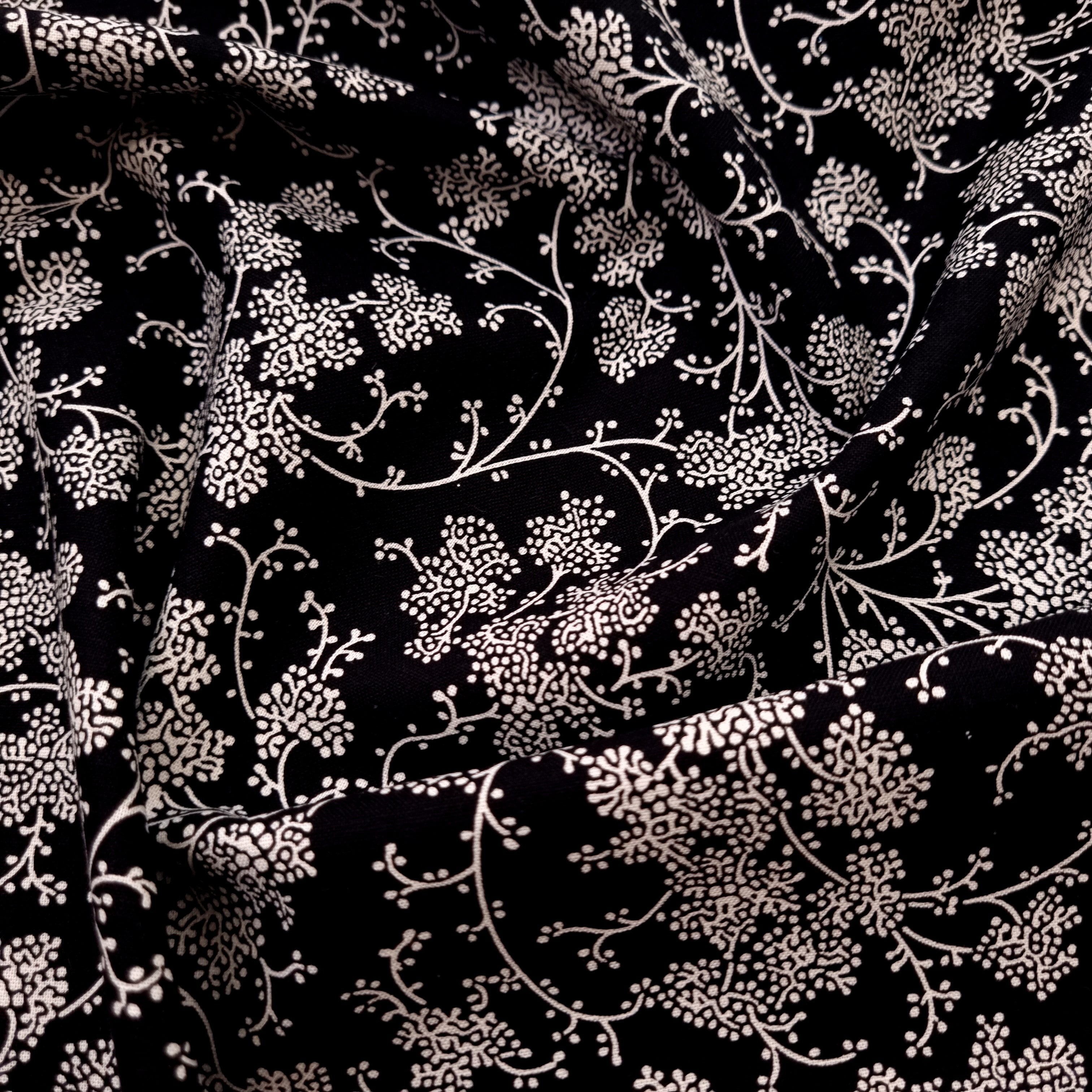 schwarz/weiß Blumenranken Webstoff Malu Stoffhaus Malu - Stoffhaus