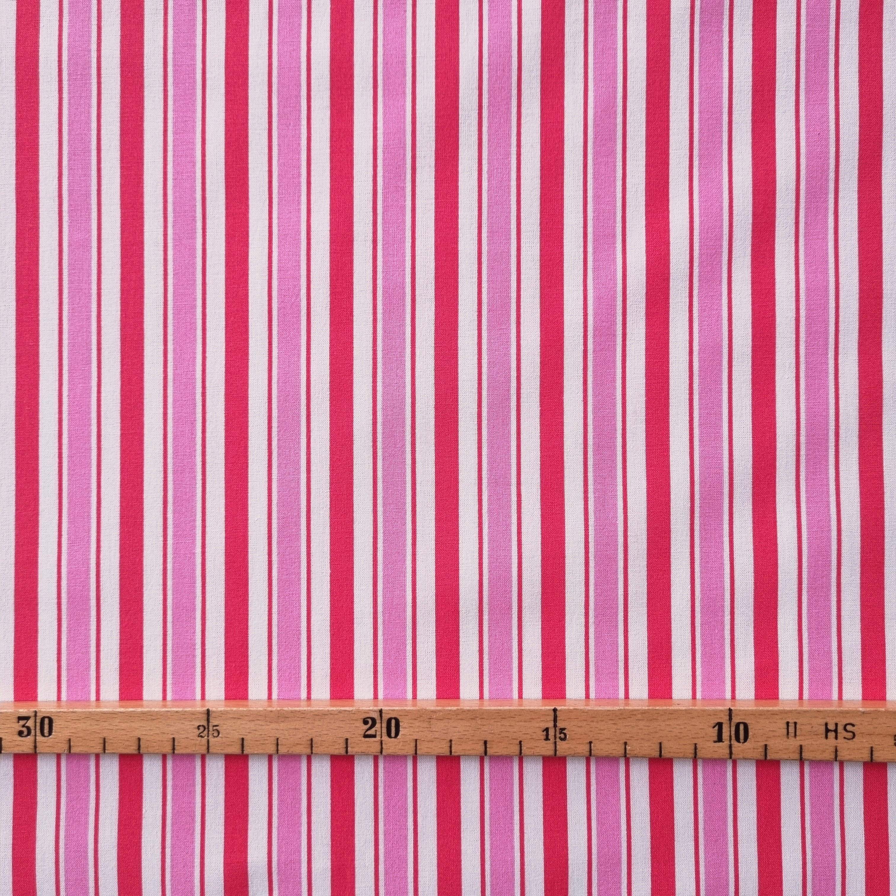 Streifendruck rosa Baumwollwebstoff Viskosewebstoff, neu Domotex Malu - Stoffhaus
