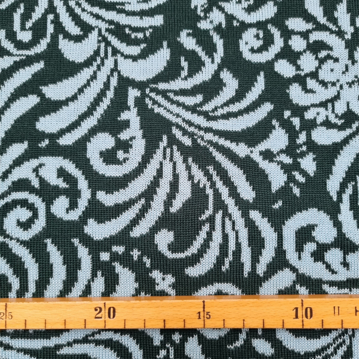 superweicher Merino Jaquard Feinstrick hellblau/tanne Feinstrick Toptex Malu - Stoffhaus