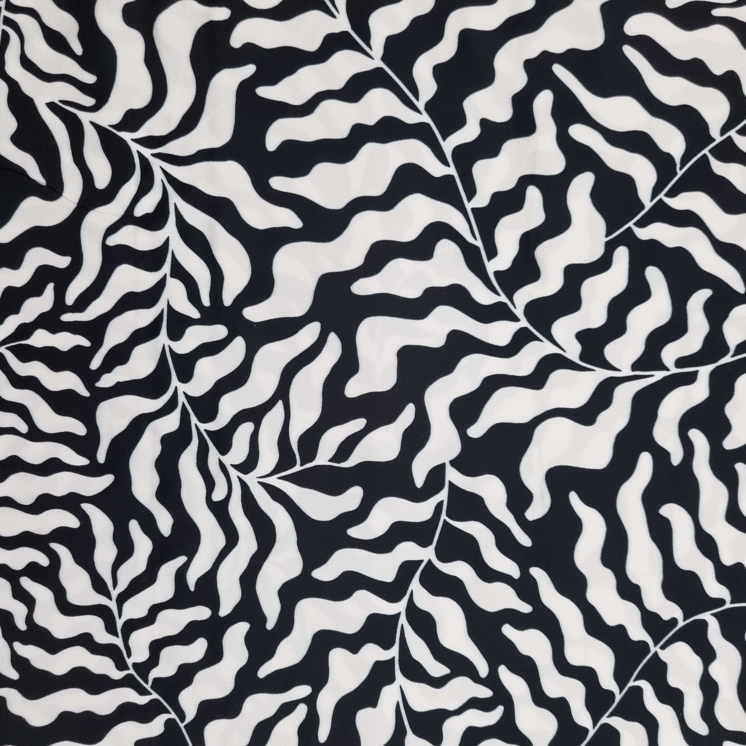 Viskosedruck Blätterranken schwarz/weiß Webstoff Swafing Malu - Stoffhaus